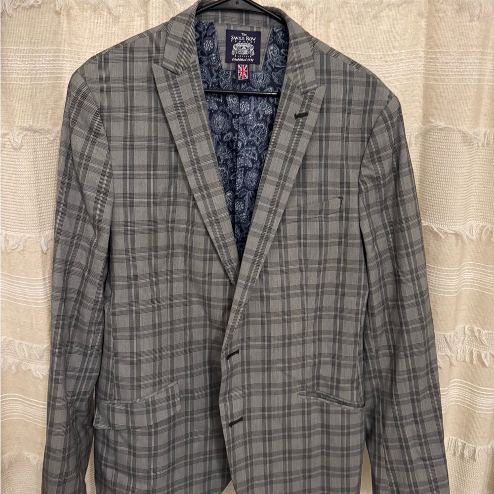Joseph & Feiss Gray Sport Coat with Modern Plaid Design